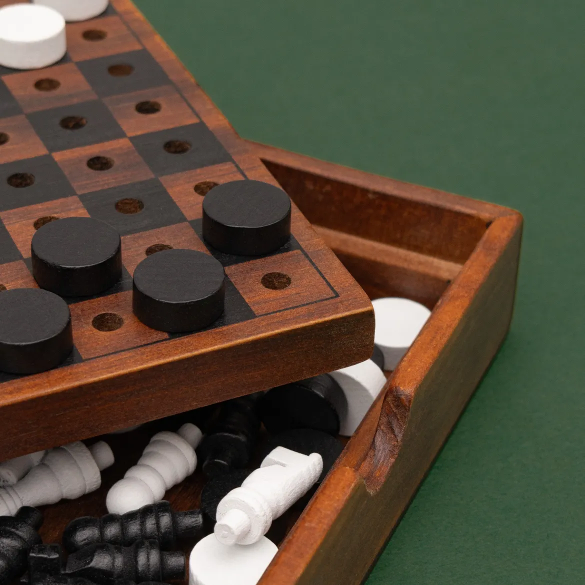 Iron & Glory Checkmate Game